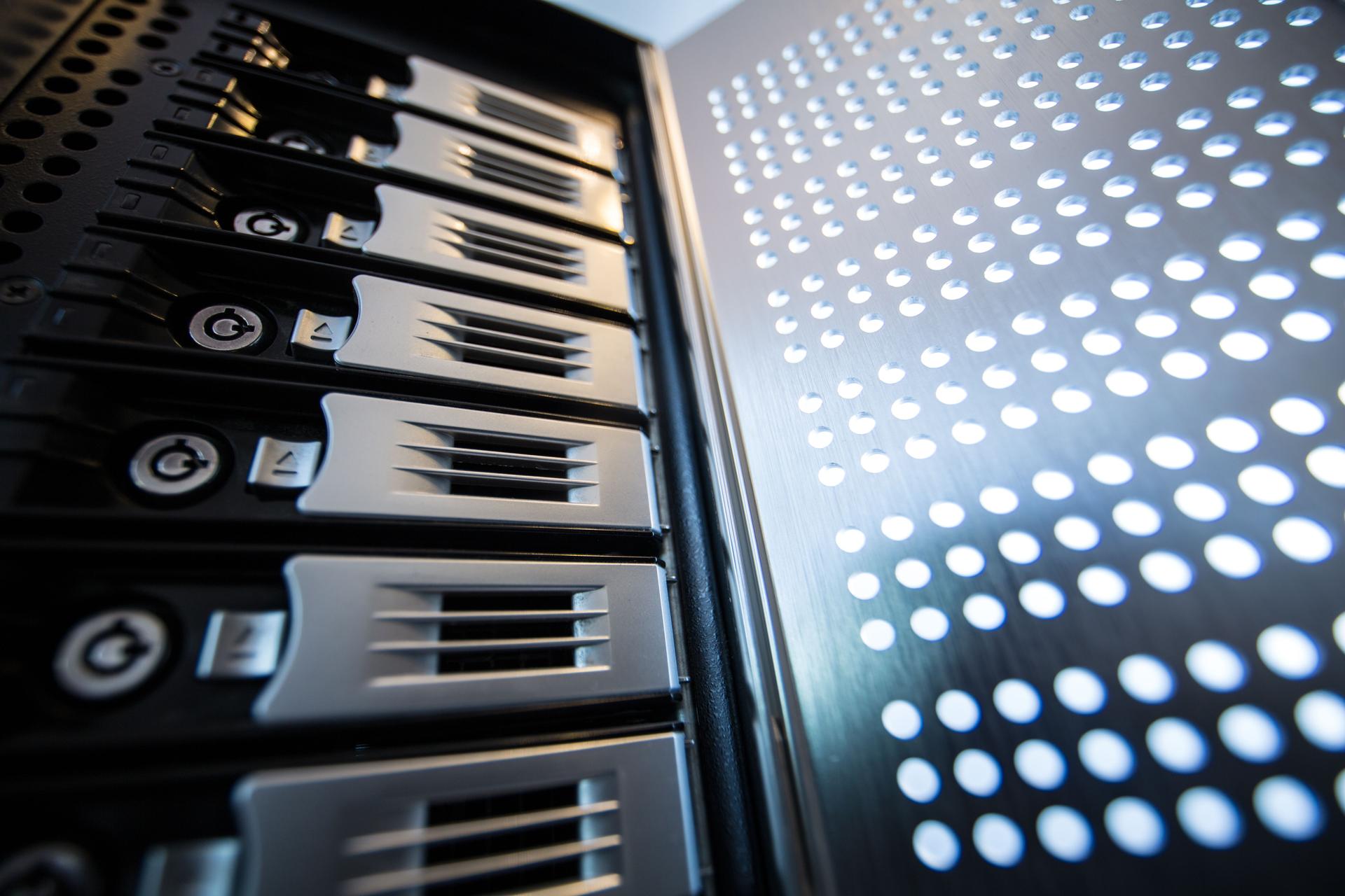 NAS server drives small business storage